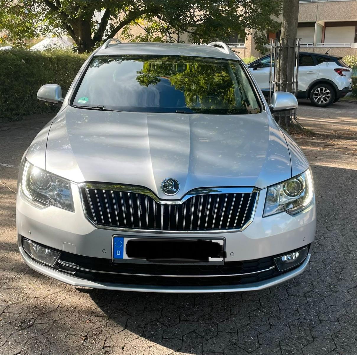 Skoda Superb 2014 — вигляд ззаду