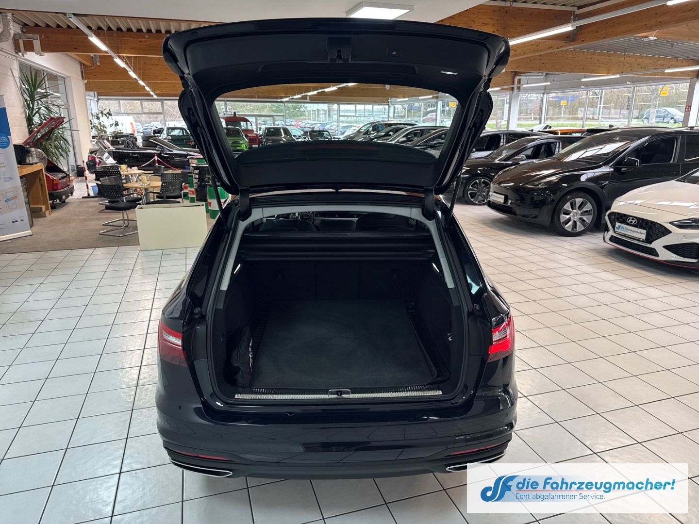 Fahrzeugabbildung Audi A4 Avant 40 TFSI AHK-klappbar Navi LED El. Heckk