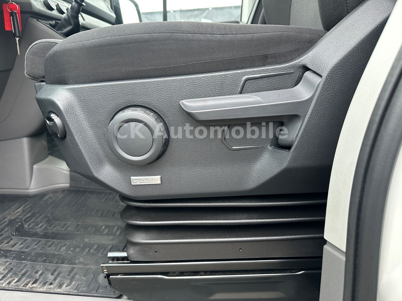 Fahrzeugabbildung Volkswagen Crafter Kasten 35 FWD 2.0TDI/Klima/Navi/SHZ/AHK