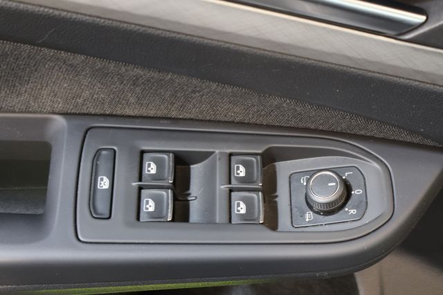 Volkswagen Golf VIII 2.0 TDI Life HUD+AID+KEY+ACC+KAM+LED