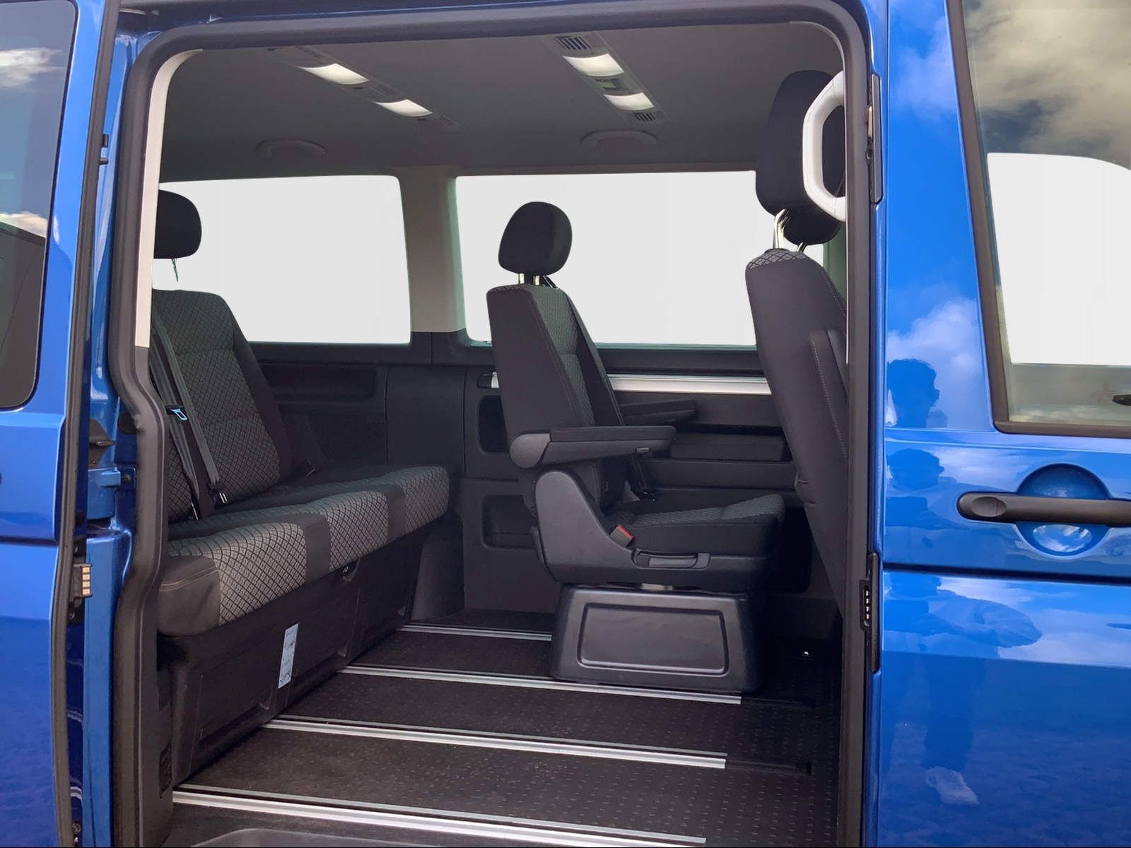 T6.1 Multivan 2.0 TDI SHZ,PDC,AHK.