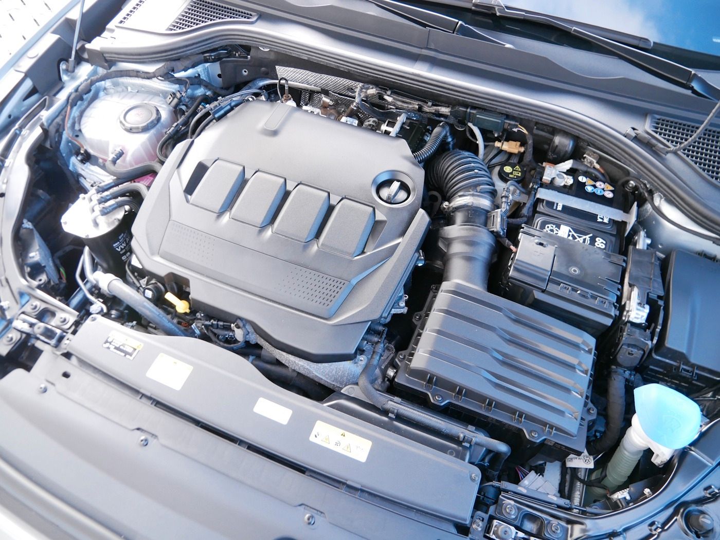 Fahrzeugabbildung Volkswagen Passat Variant 2.0 TDI Elegance NEU60T AHK Matri