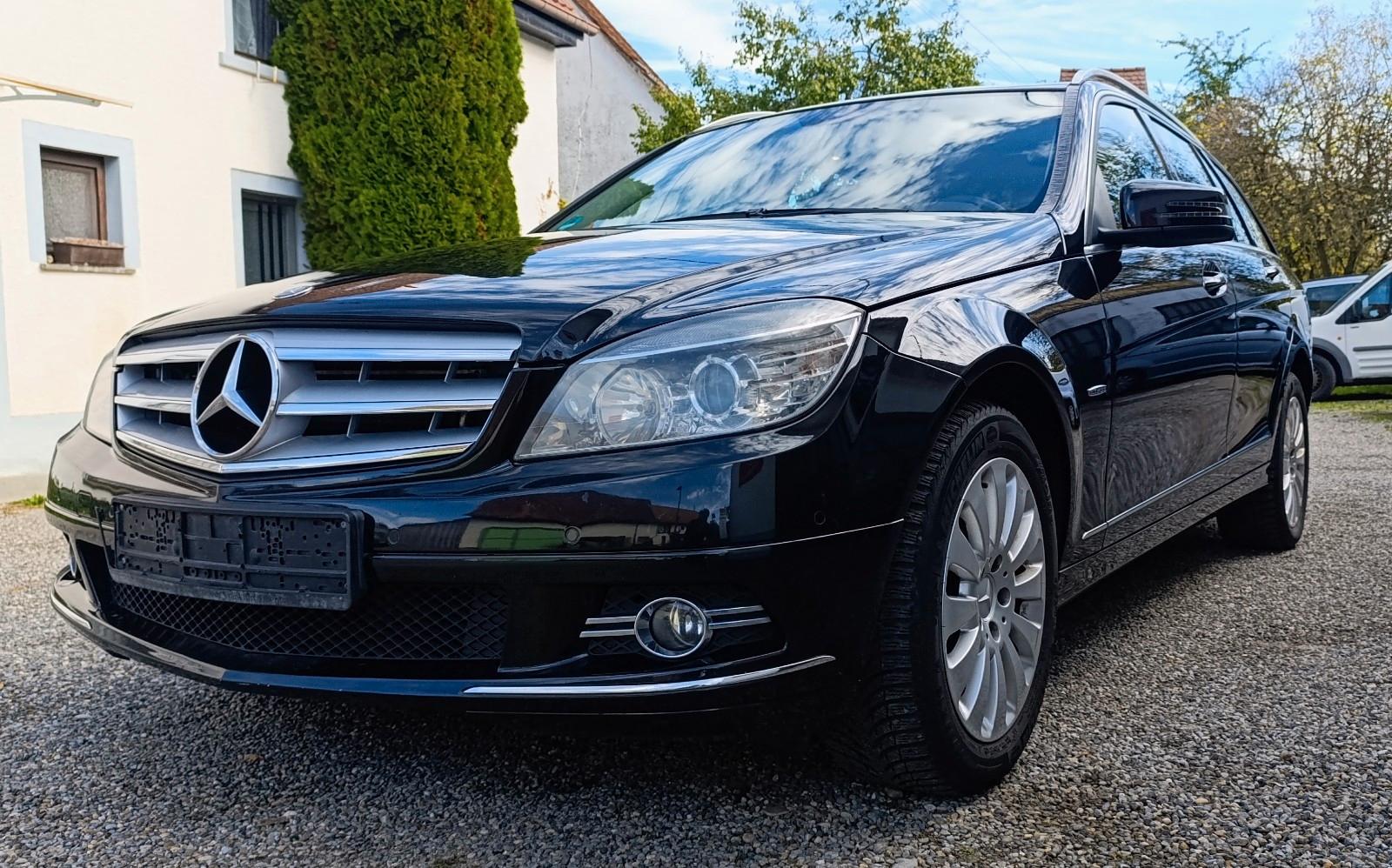 Mercedes-Benz C220 2011 — rear view