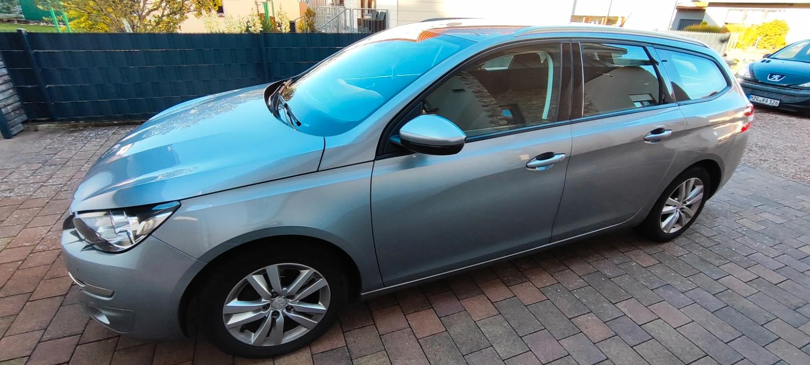 Peugeot 308 2015 — rear view