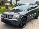 Jeep Grand Cherokee 3.0l V6 MultiJet 184kW Night ... - graue Jeep Grand Cherokee