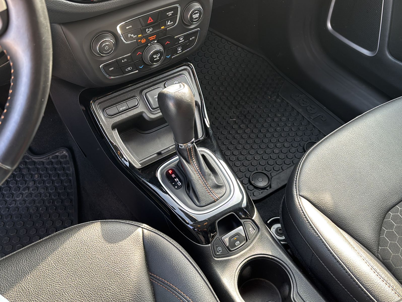 Fahrzeugabbildung Jeep Compass Limited FWD