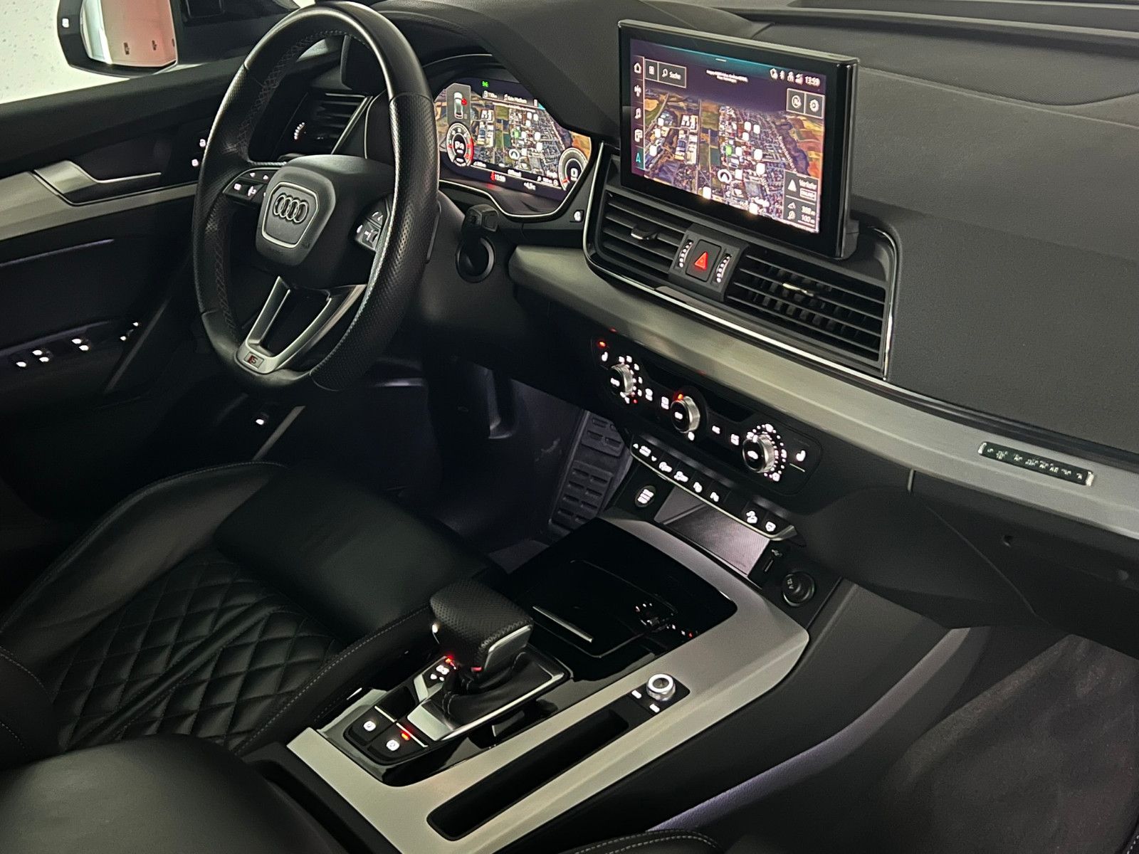 Fahrzeugabbildung Audi Q5 50 TDI Quattro S LINE/MATRIX/AHK/BLACK OPTIK