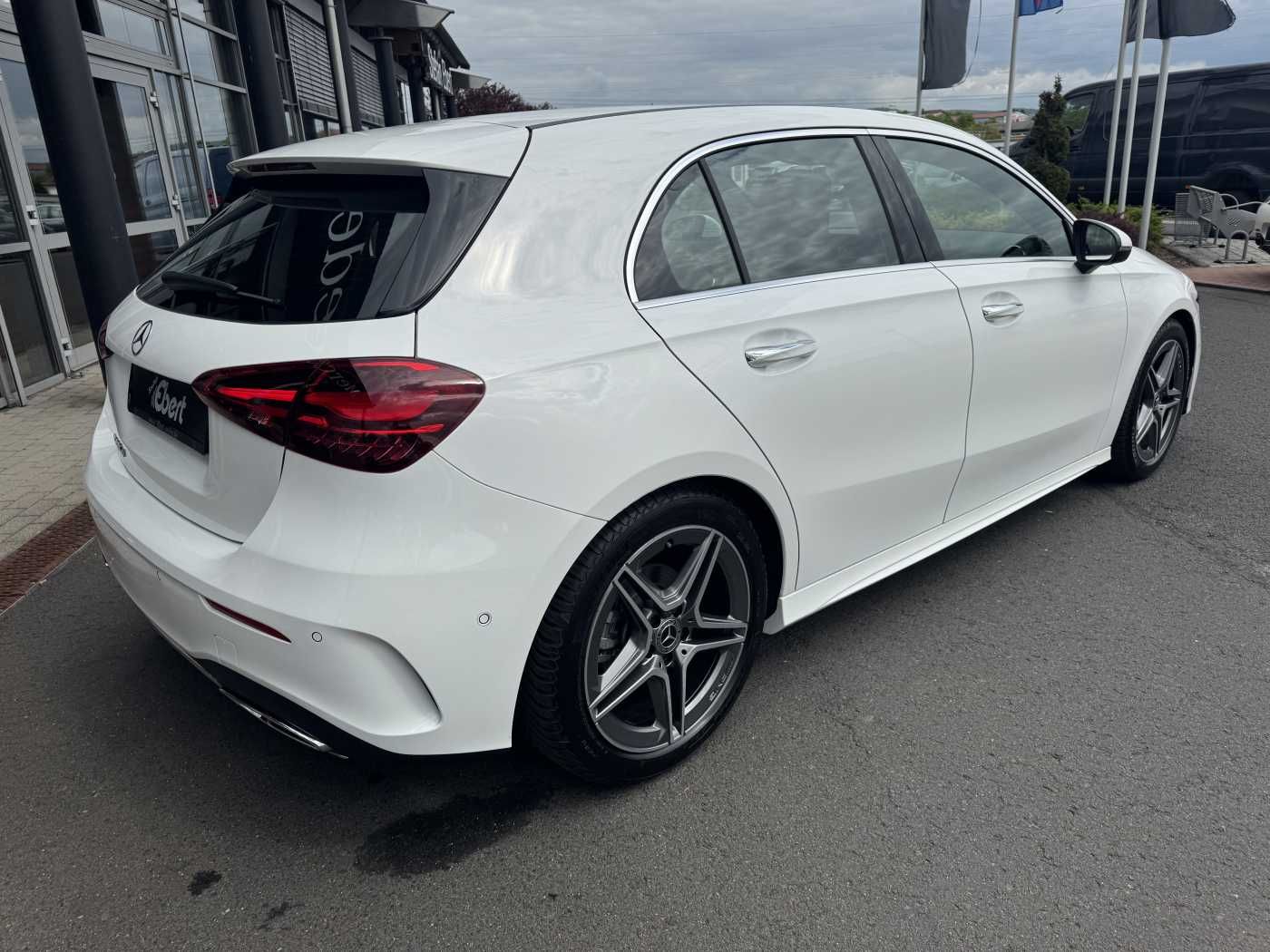 Fahrzeugabbildung Mercedes-Benz A 200d AMG+AHK+Ambiente+RFK+MBUX+LED+IHC
