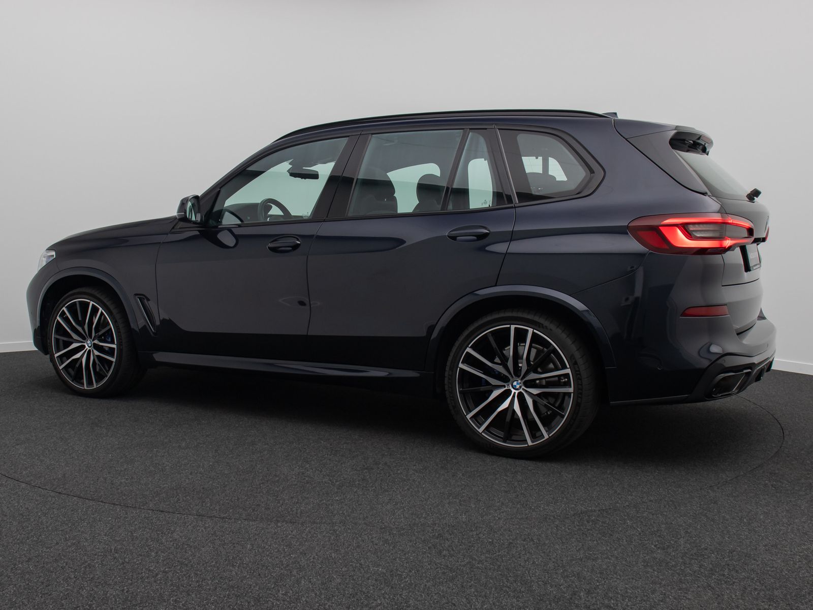 Fahrzeugabbildung BMW X5 M50i Panorama Laser Kamera HUD H/K AHK 22Zoll