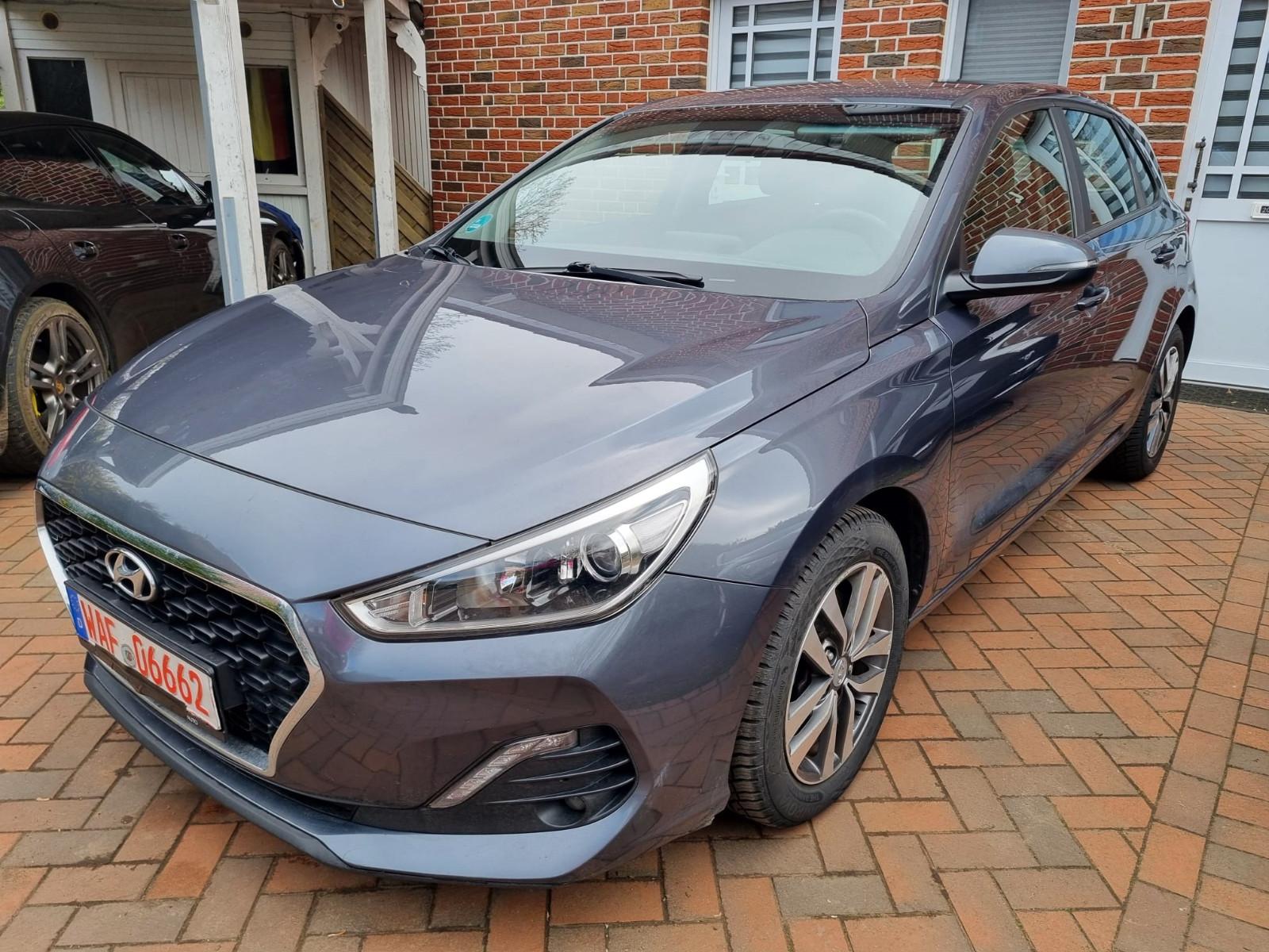 Hyundai i30 | AUTOMATIK | NAVI | SCHECKHEFT | KAMERA |LM