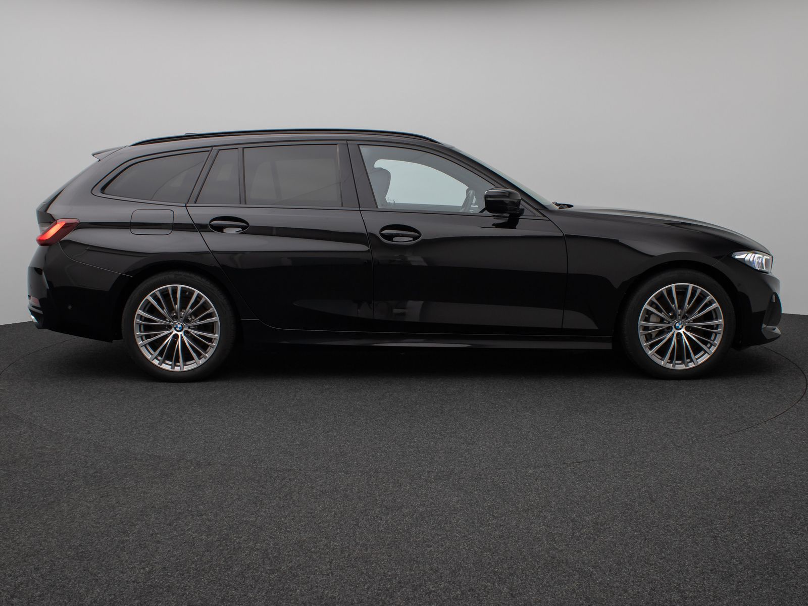 Fahrzeugabbildung BMW 330d Kamera DAB HiFi Leder Sport AdaptLED 18Zoll