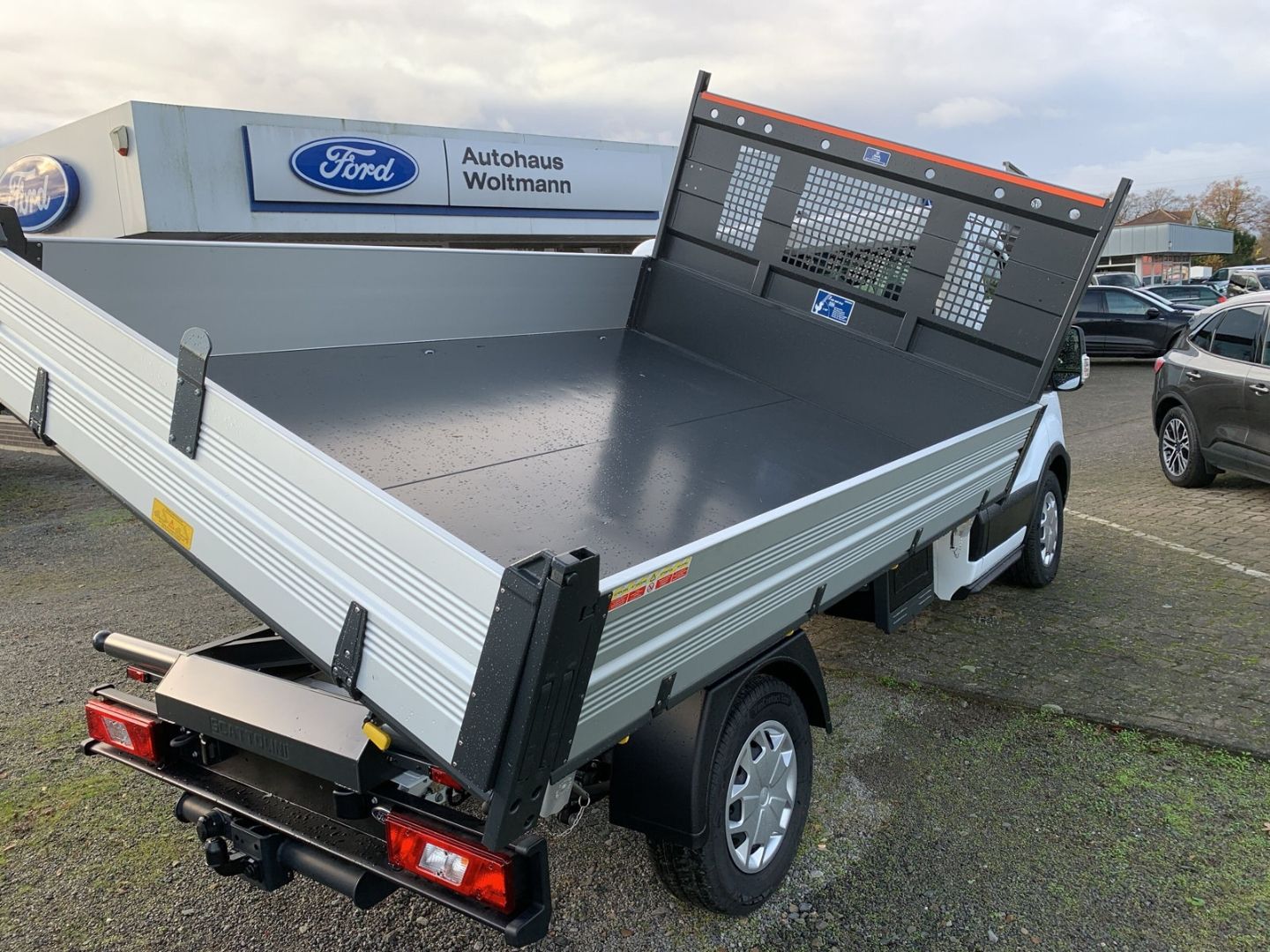 Fahrzeugabbildung Ford Transit Einzelkabine 350L2 ''Dreiseitenkipper'',