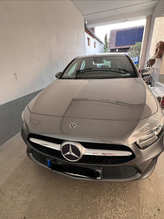 Image of Mercedes-Benz 200