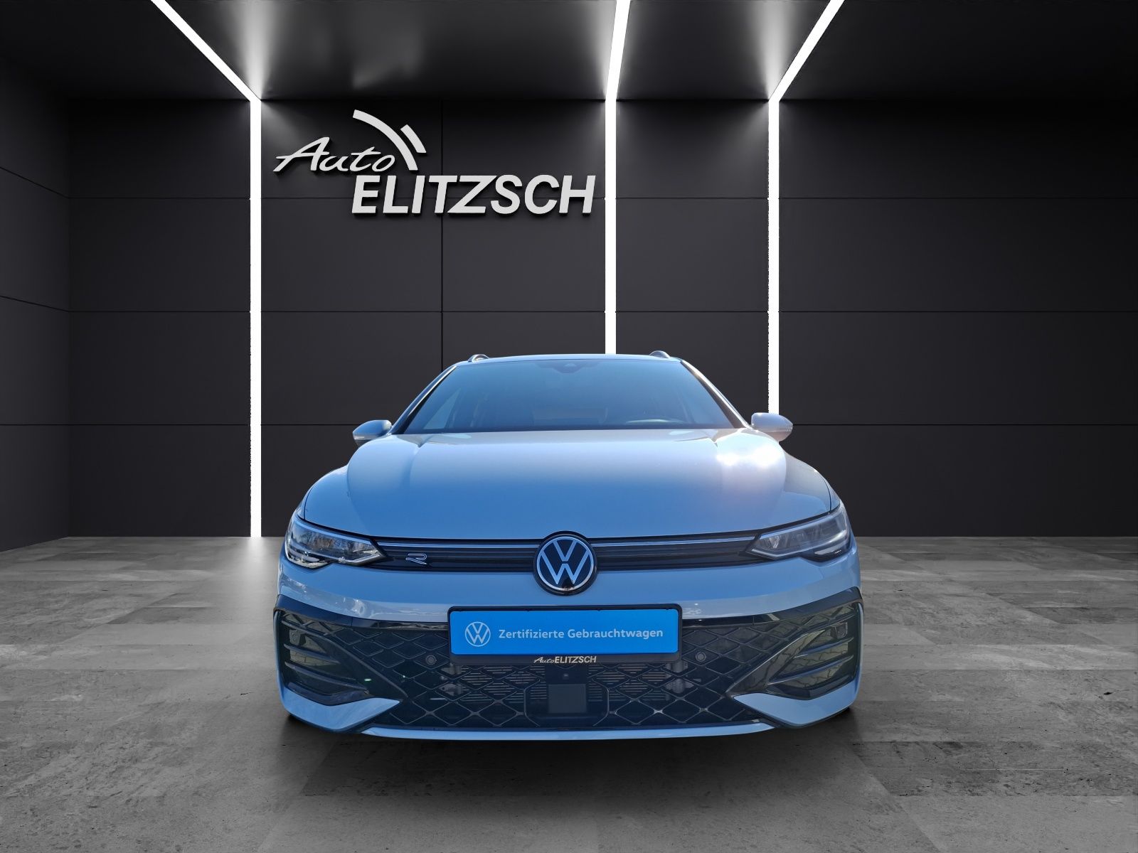 Fahrzeugabbildung Volkswagen Golf VIII Variant eTSI R-Line DSG LED AHK Navi H