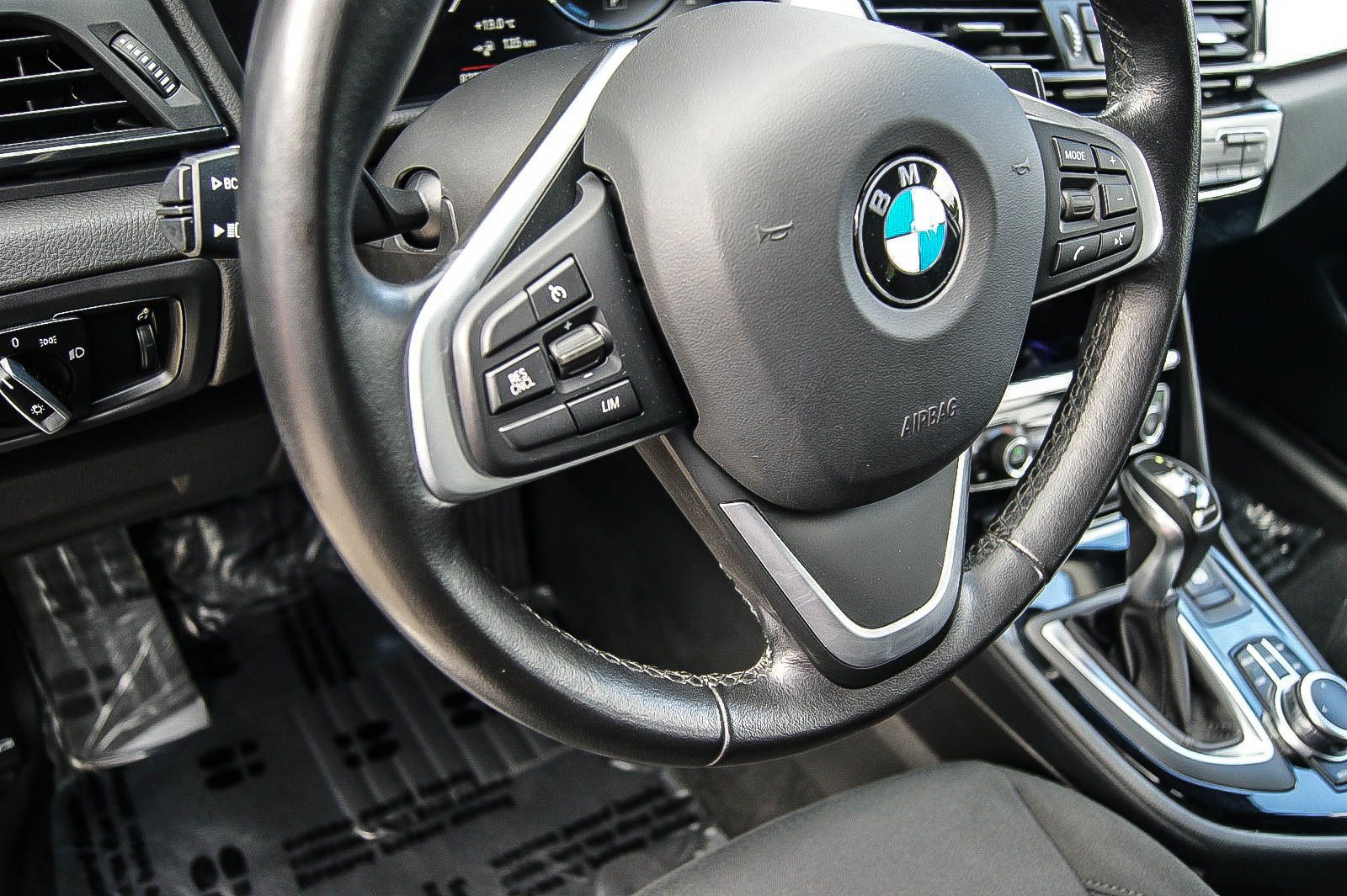 Fahrzeugabbildung BMW 225 xe Advantage Aut LED-SCHEINWERFER SIHZG PARK