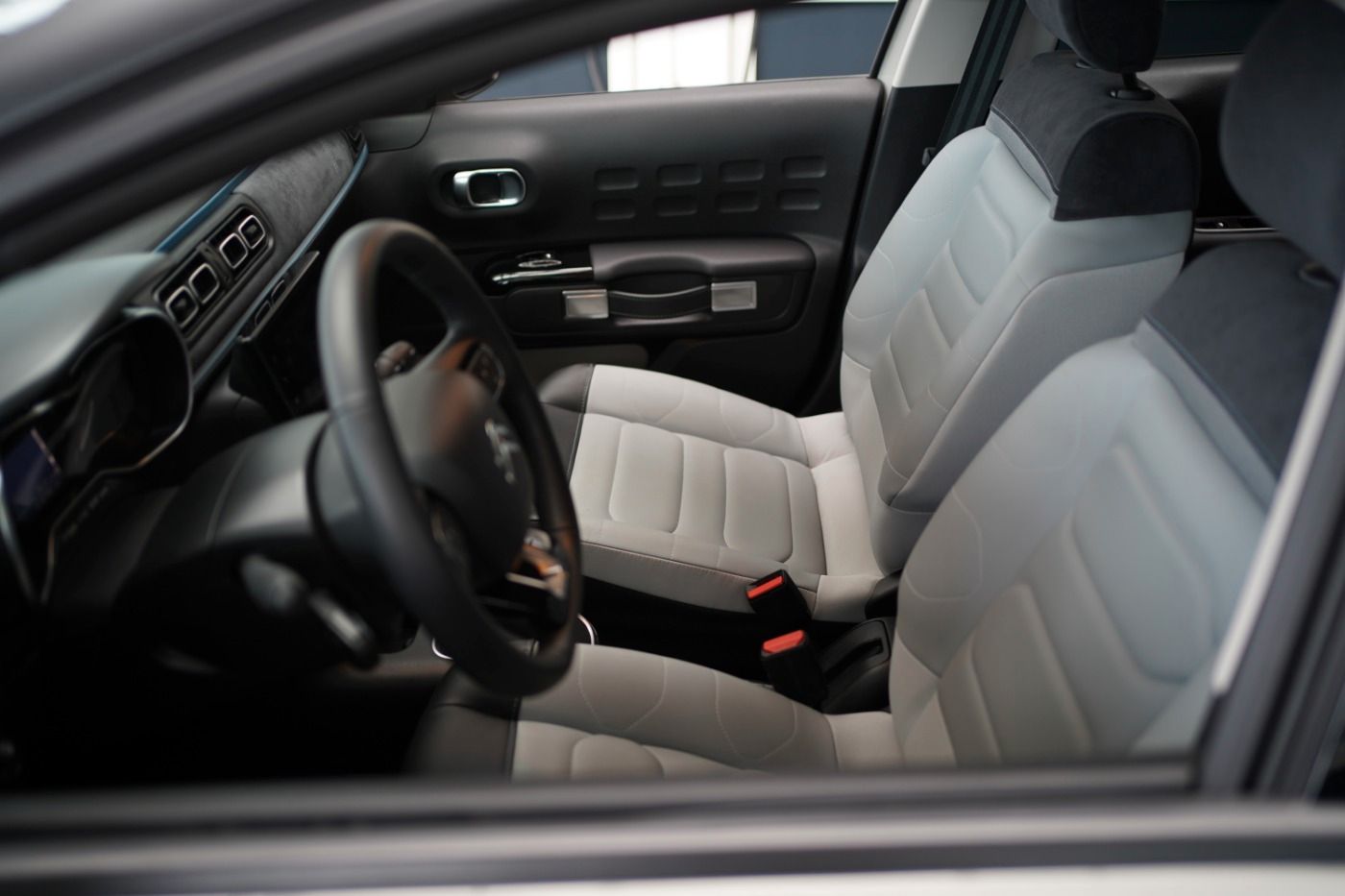 Fahrzeugabbildung Citroën C3 PureTech 110 EAT6 Elle Automatik Sitzheizung