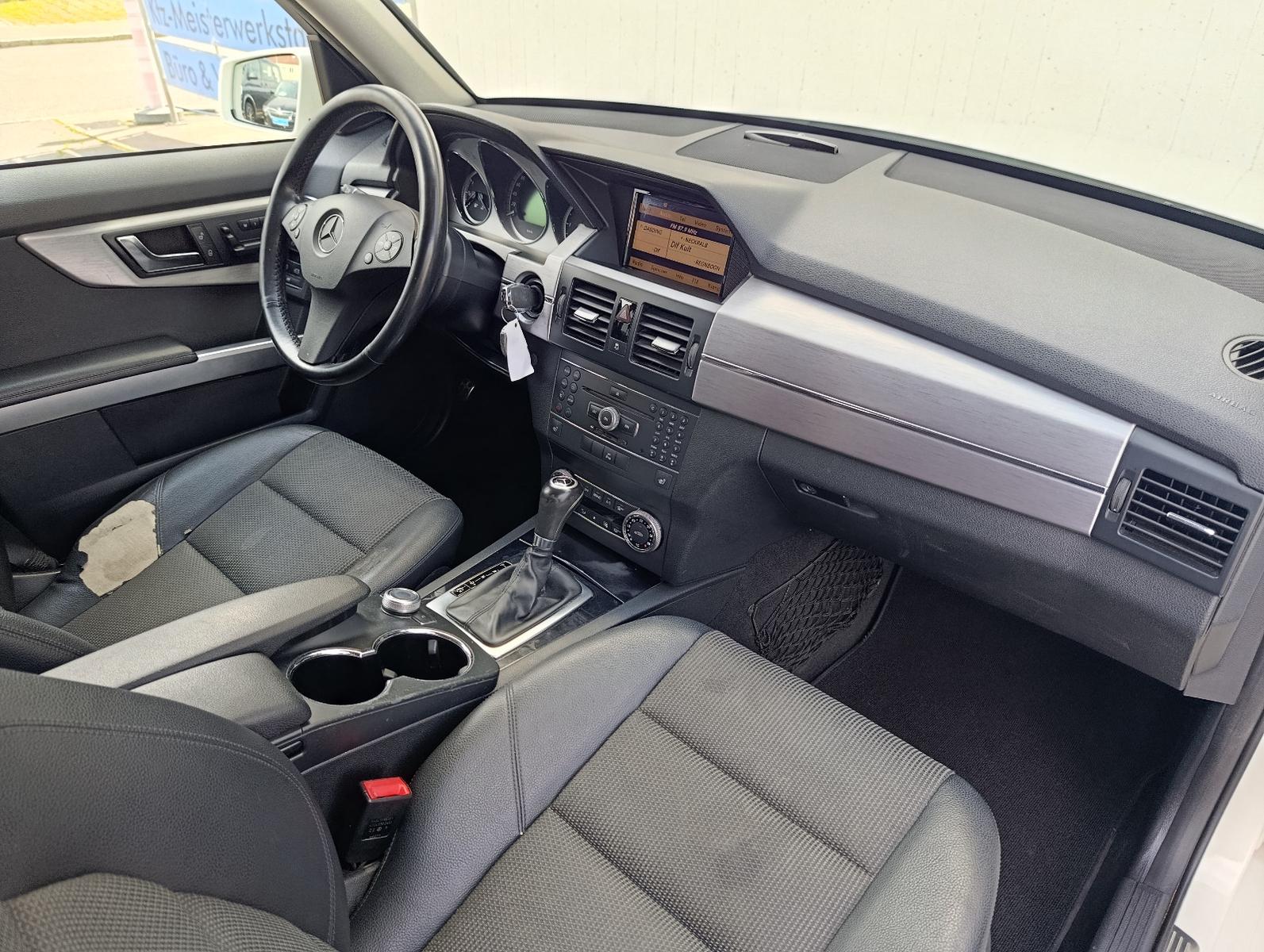 Mercedes-Benz GLK350 2011 — photo 11