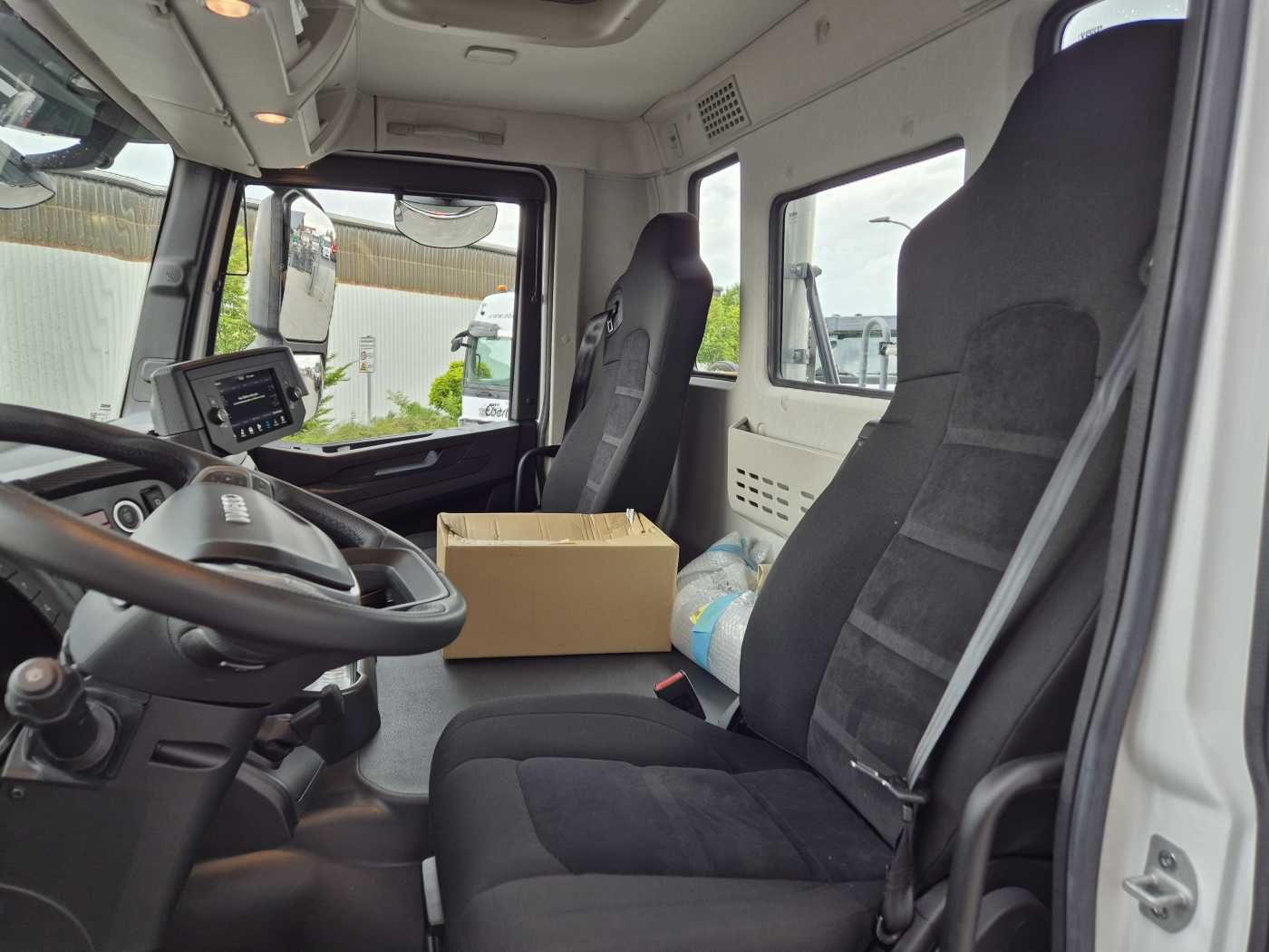 Fahrzeugabbildung Iveco X-Way AD280X42Y/PS 6x2 Meiller 16. T Funk Lift
