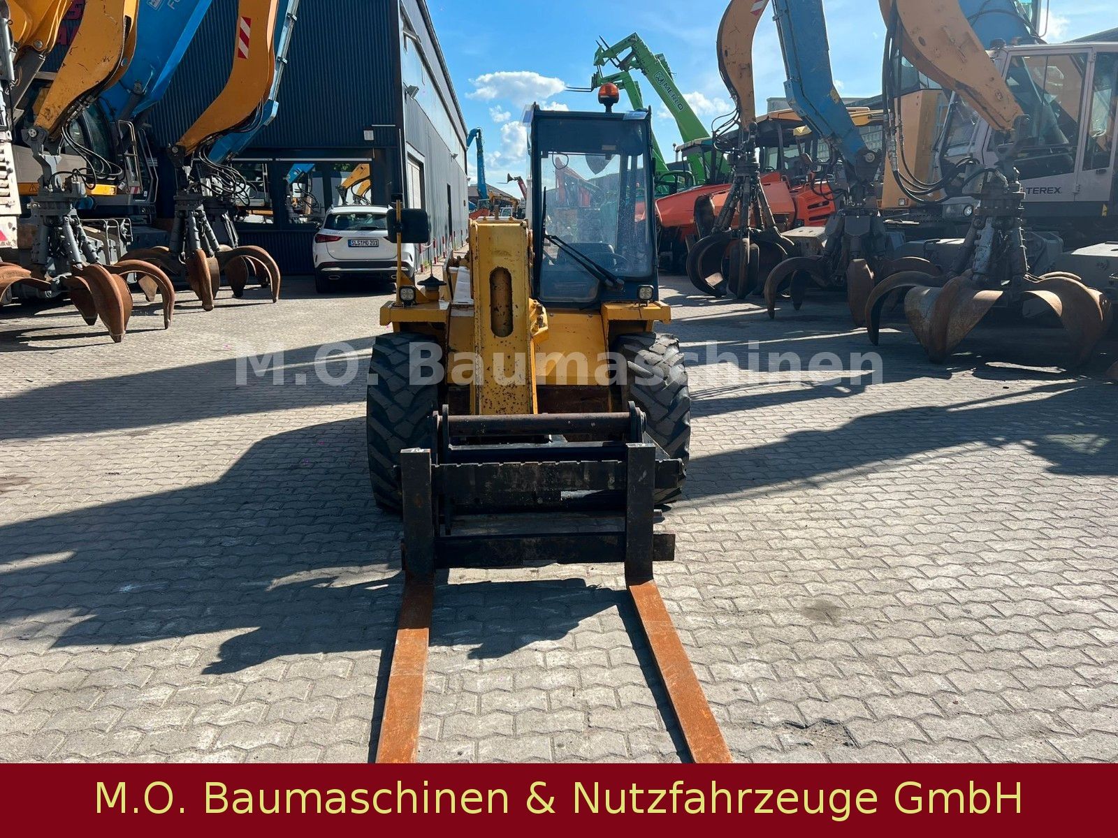 Fahrzeugabbildung Manitou BT 420 / SW /Gabel / 2 t / 4m / 4x4 /