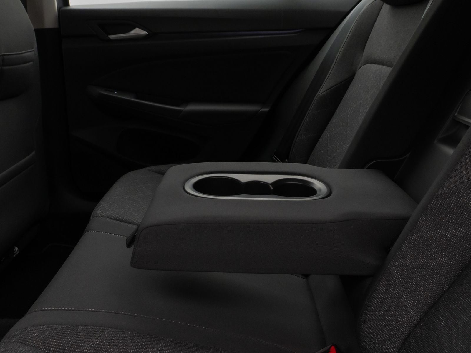Fahrzeugabbildung Volkswagen Golf VIII Life 2.0 TDI SCR DSG HUD Kamera Lnkrhz