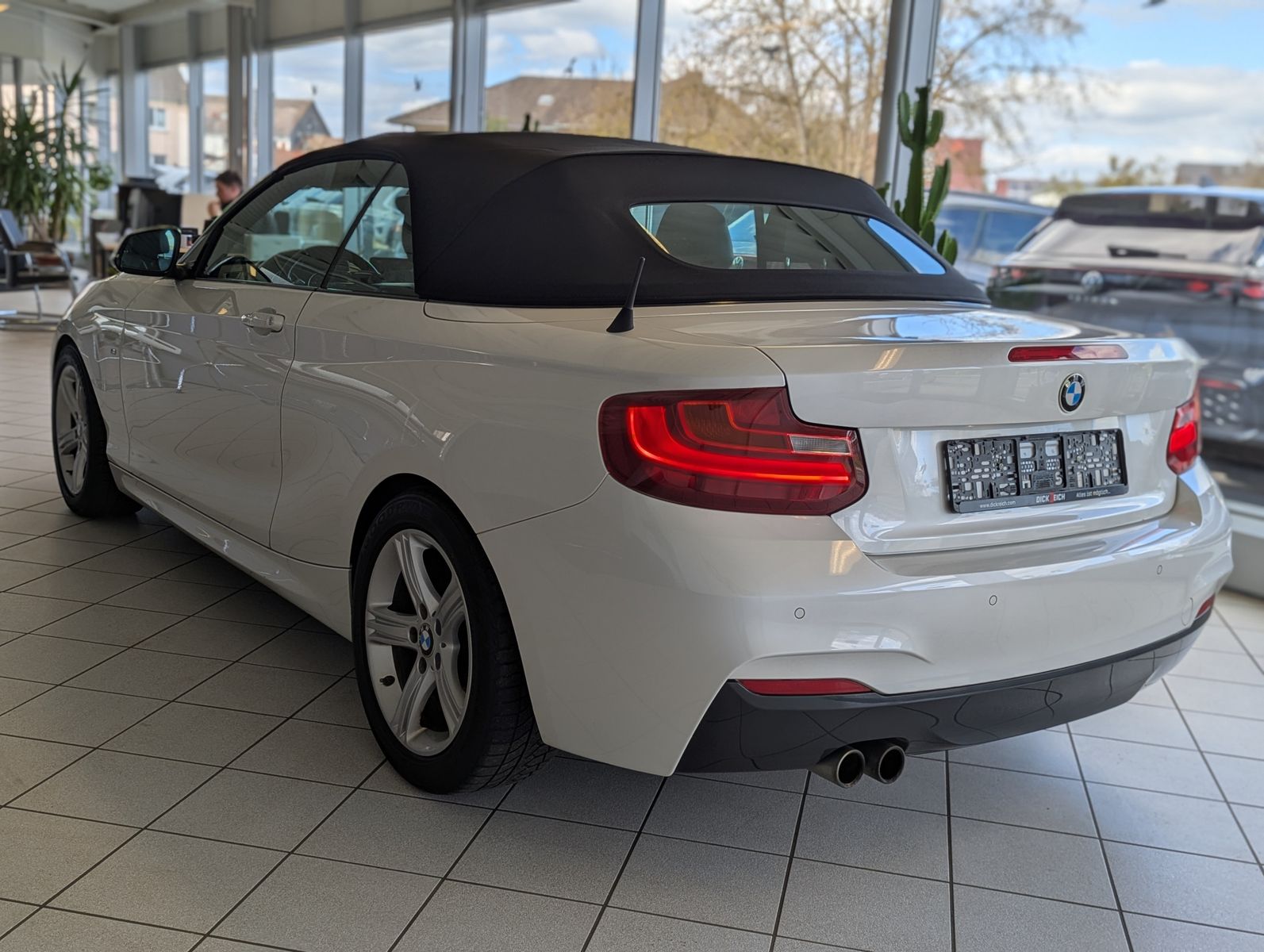 Fahrzeugabbildung BMW 220 d M-Sport-Paket Leder Bi-Xen Navi HiFi