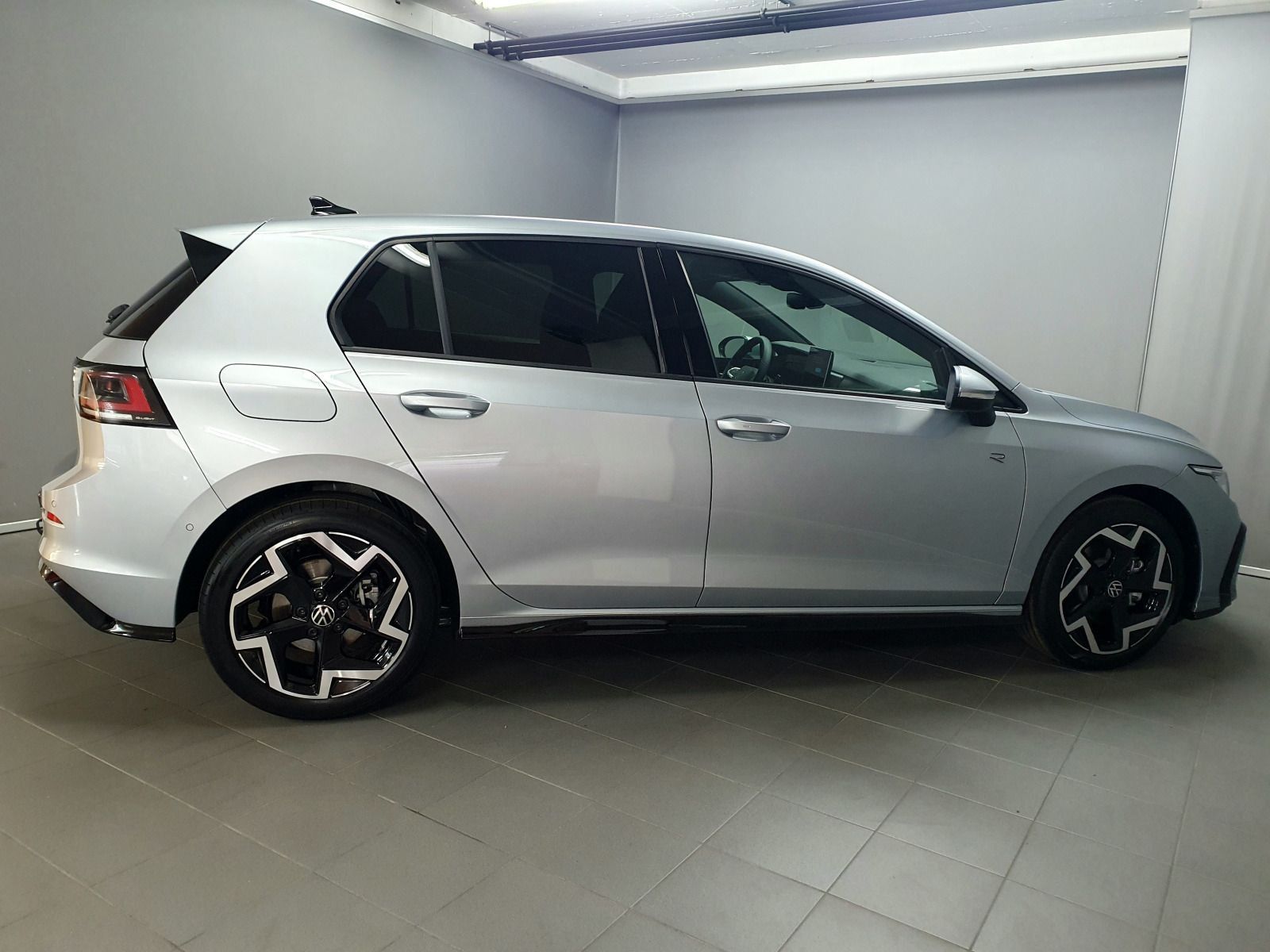 Volkswagen Golf VIII 2.0TDI DSG R-Line AHK IQ.LIGHT ACC DCC foto 3