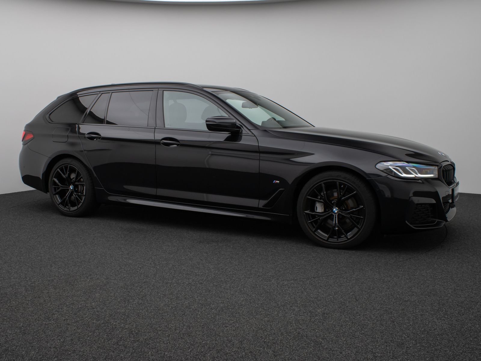 Fahrzeugabbildung BMW 530d M Sport Panorama Kamera Laser HUD DAB HiFi