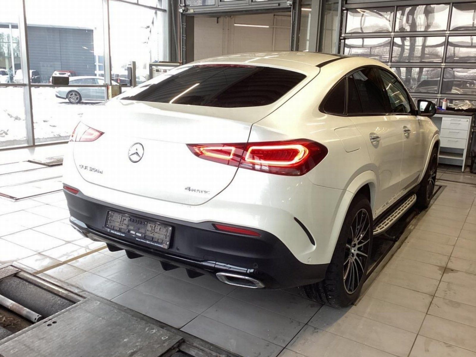 Fahrzeugabbildung Mercedes-Benz GLE 350 d Cpé AMG Pano AIRMATIC Burme MLED KeyGo