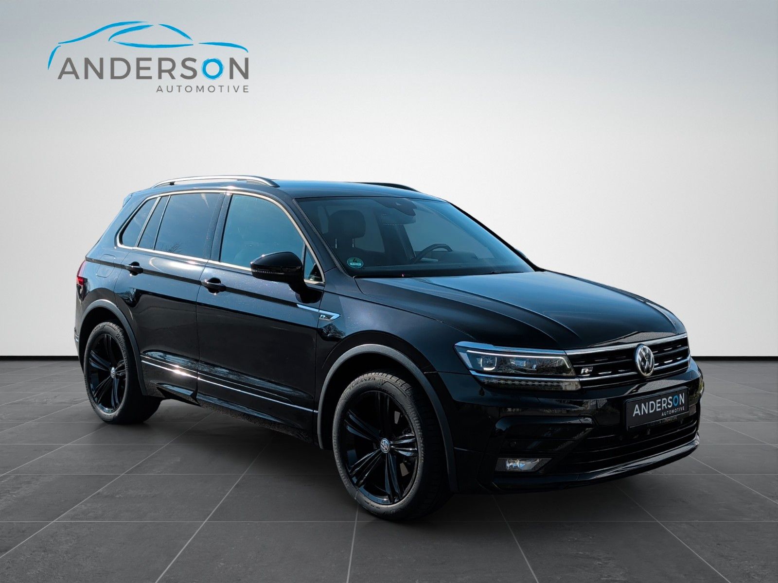 Fahrzeugabbildung Volkswagen TIGUAN 2.0 TDI R-LINE BLACKSTYLE HUD 19" AHK KAM