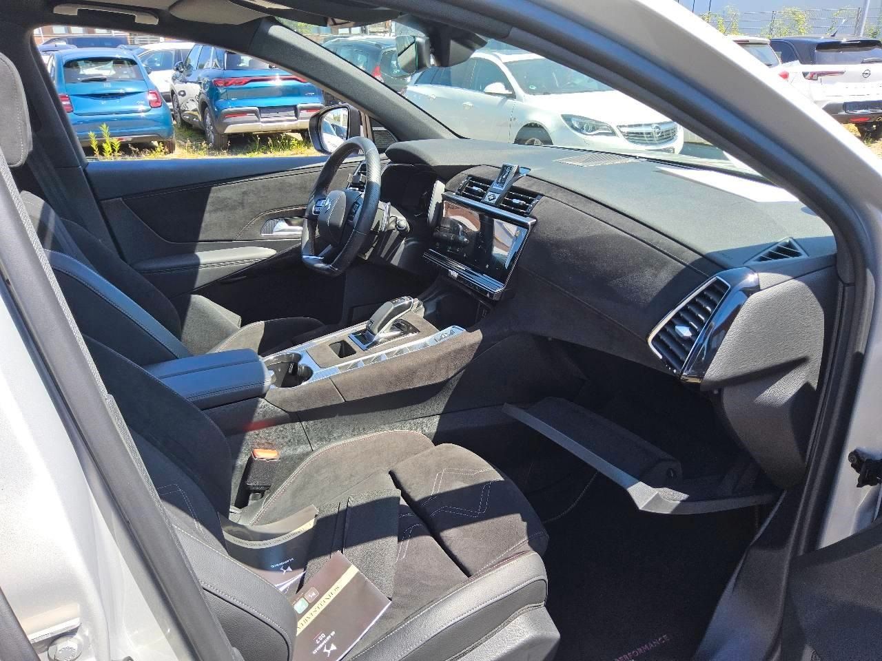 Fahrzeugabbildung DS Automobiles DS7 BlueHDi 130 EAT8 Performance Line+ Focal Nav