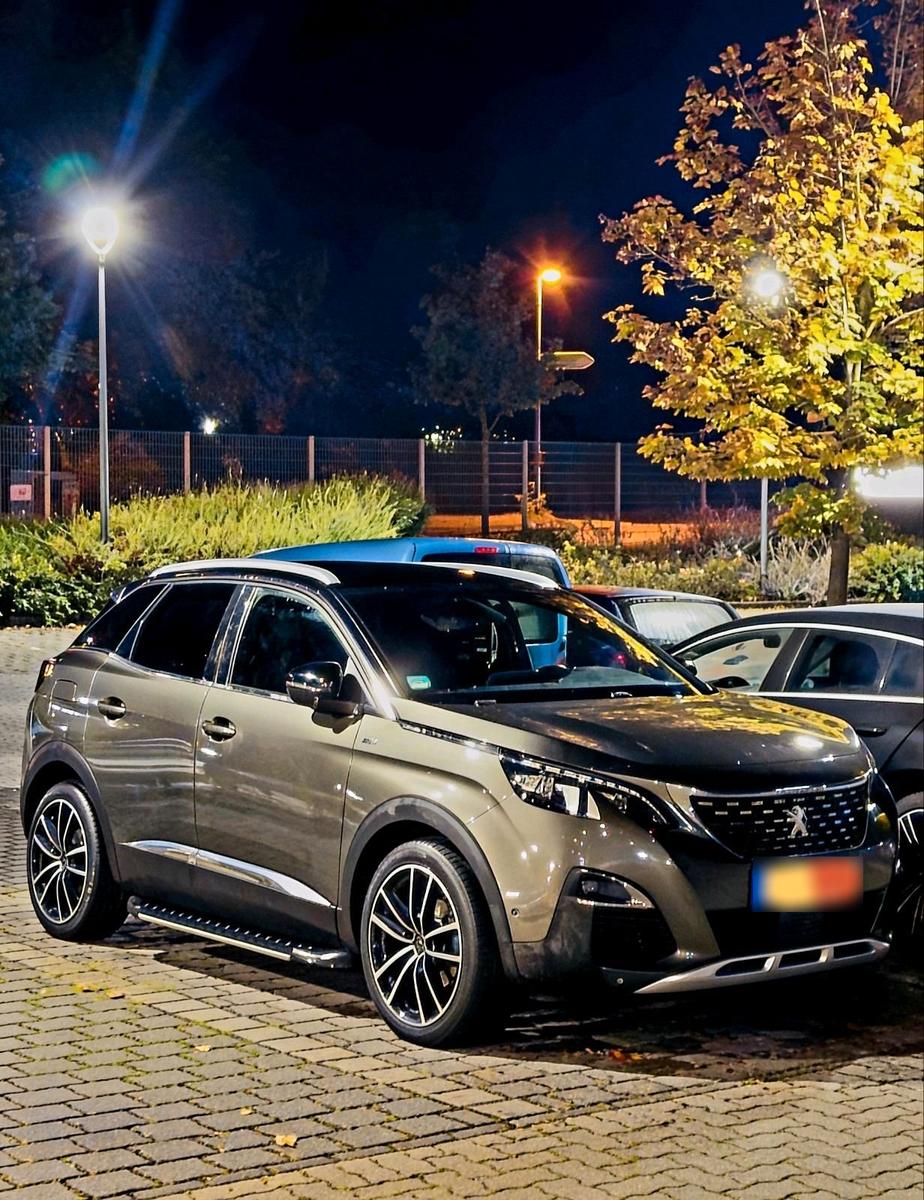Peugeot e-3008