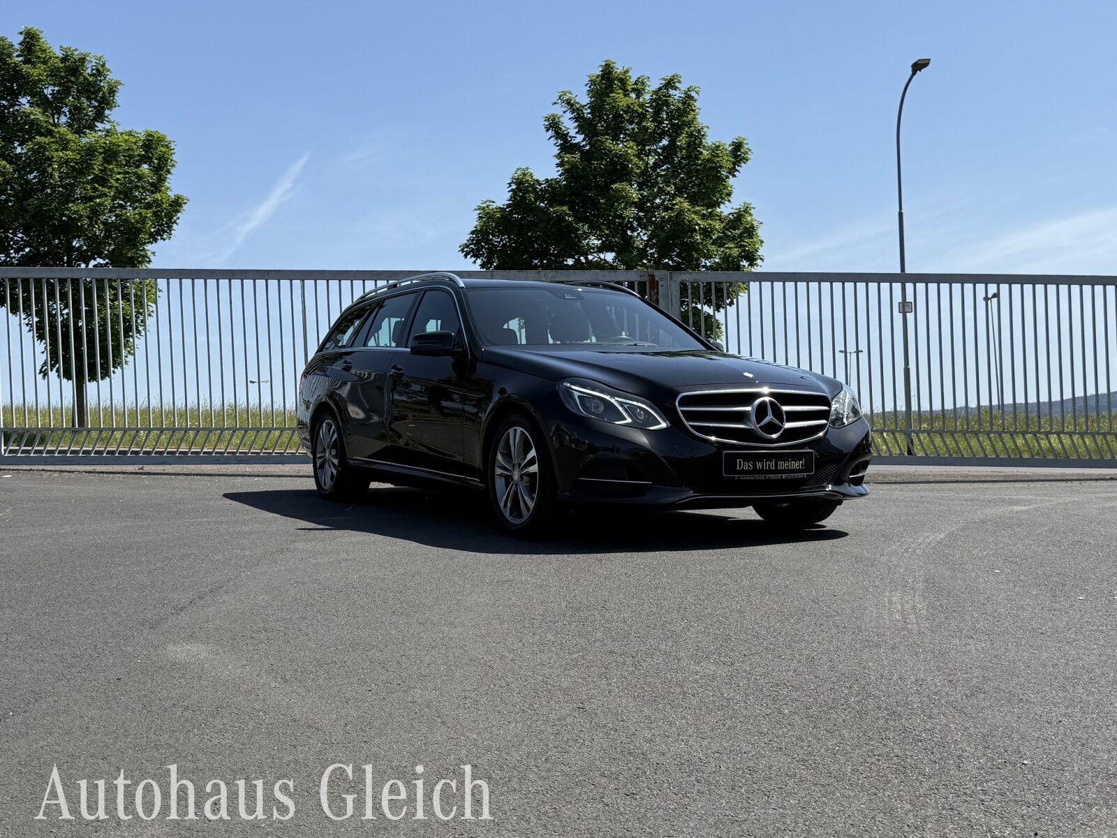 Fahrzeugabbildung Mercedes-Benz E 200 T Avantgarde Comand/AHK/RückfahrkamaraFIS