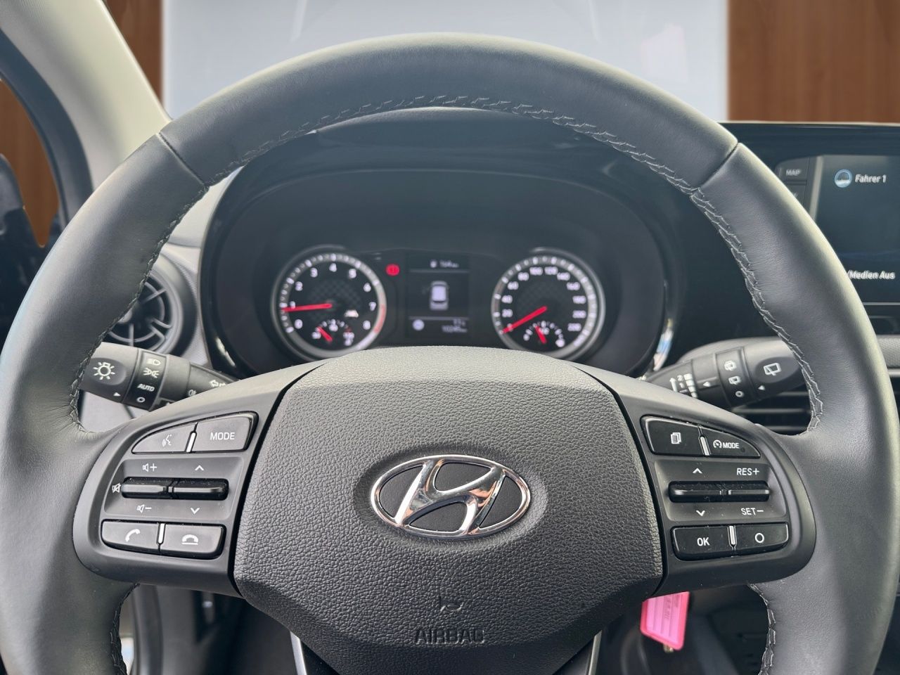 Fahrzeugabbildung Hyundai i10 TREND NAVI*KLIMAAT*TEMPOM*DAB*SHZ*LHZ*DAB*