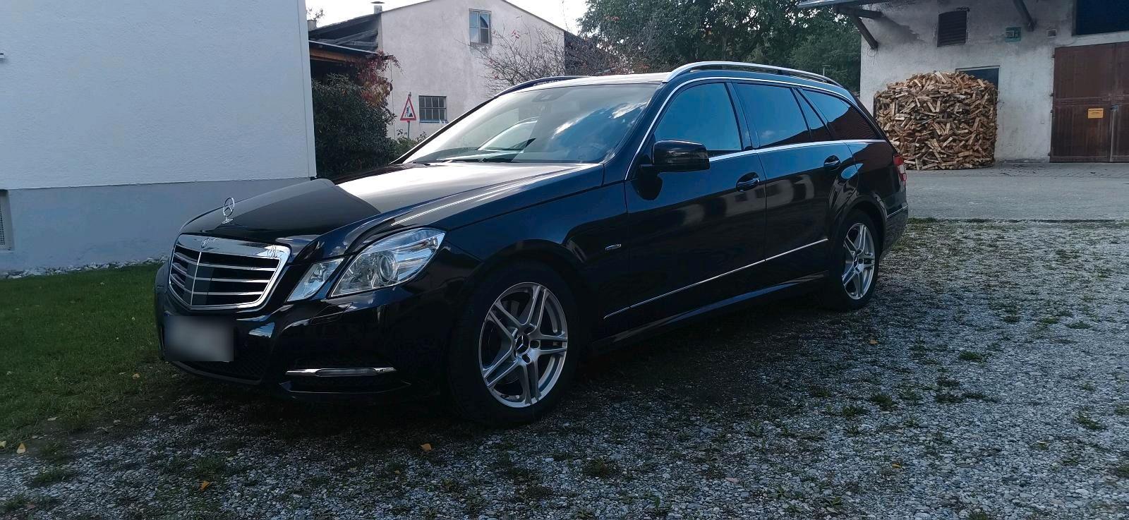 Mercedes-Benz E350 2012 — rear view