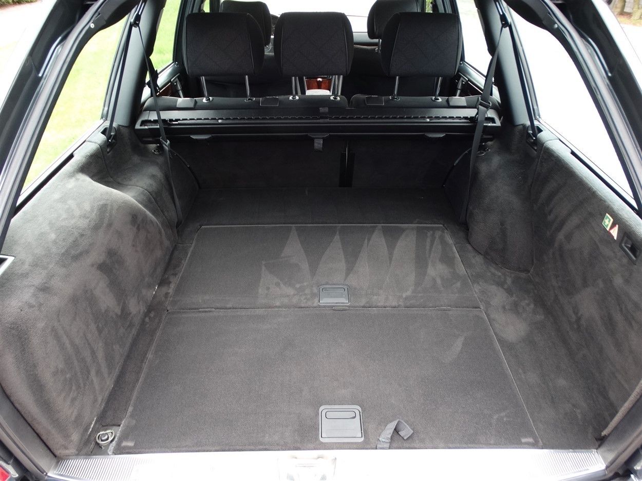 Fahrzeugabbildung Mercedes-Benz E 320 Kombi/Ausnahmezustand/7 Sitze/Klima