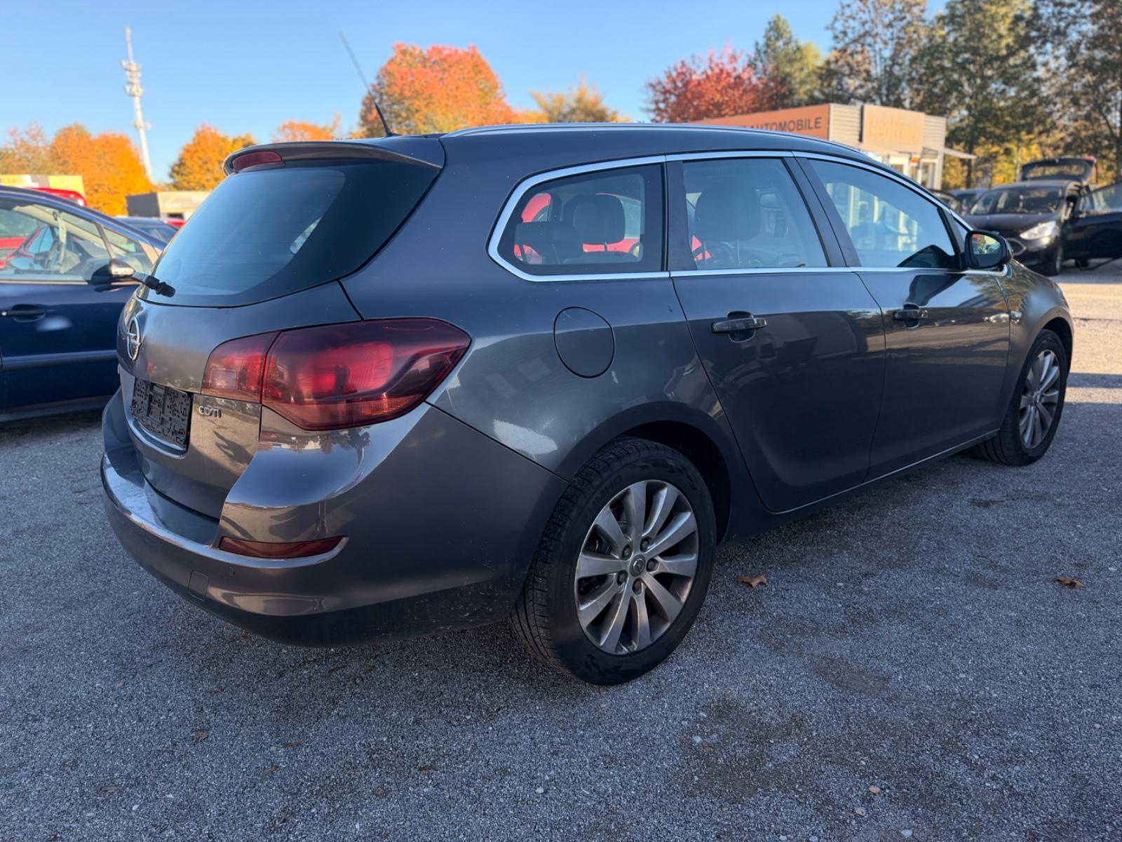 Opel Astra 2011 — photo 5