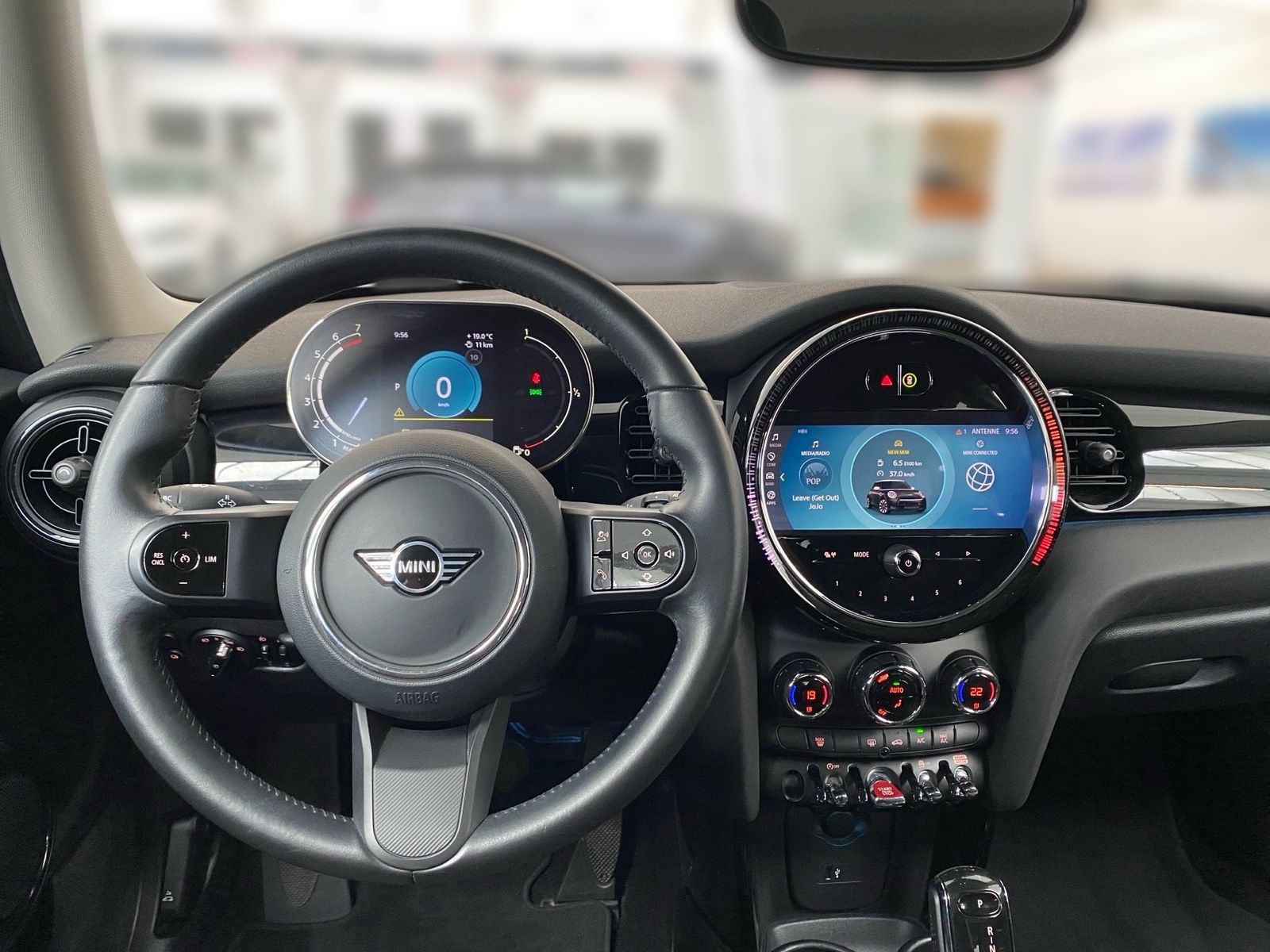MINI Cooper 3-Türer Essential Trim Aut. LED DA PDC imagem 3
