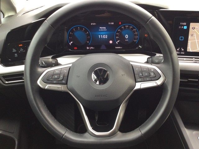 Fahrzeugabbildung Volkswagen Golf VIII TSI Life Standhzg. LED AHK Navi Pano A