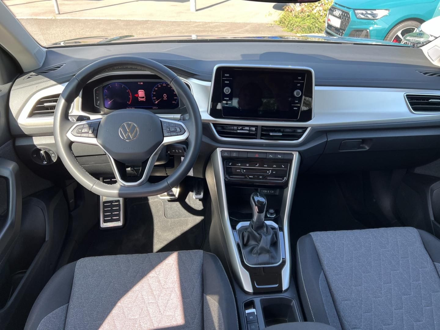 Fahrzeugabbildung Volkswagen T-ROC MOVE MOVE 1.5l TSI,DSG,Navi,Climatronic,17