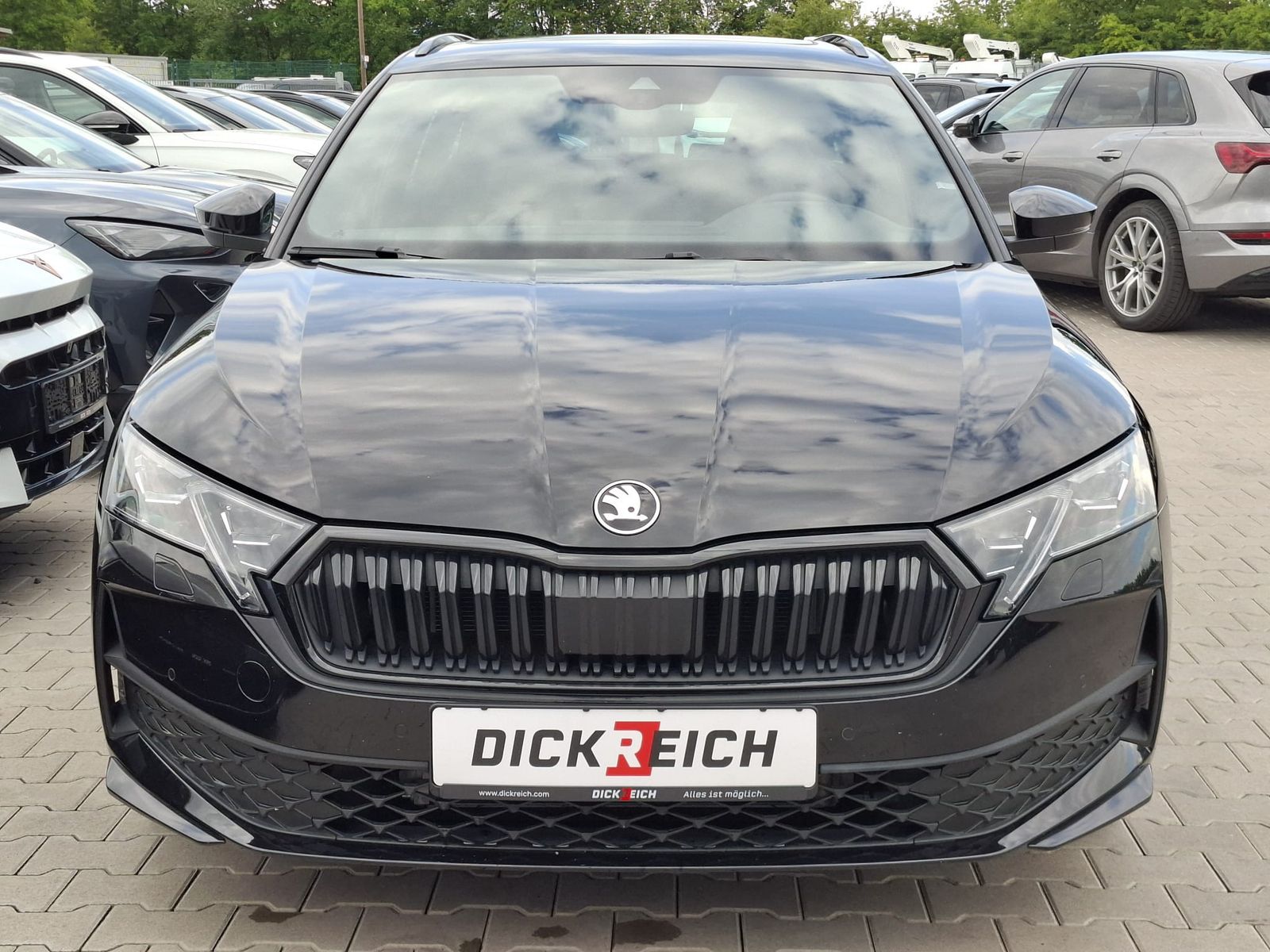 Fahrzeugabbildung SKODA Octavia 1.5 DSG Sportline PANO*MATRIX*AHK*5J.GAR