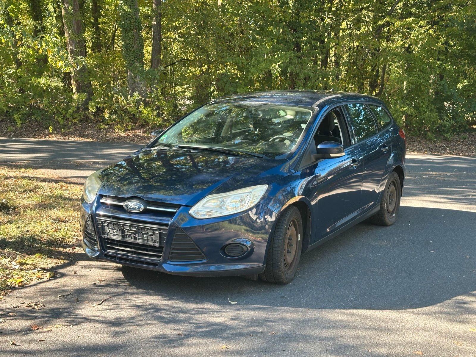 Ford Focus 2011 — interior