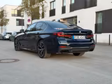 BMW M550i xDrive|Laserlicht|Driv.As.Prof| 360°|SoftC - gebrauchte BMW M550 aus dem Jahr 2021