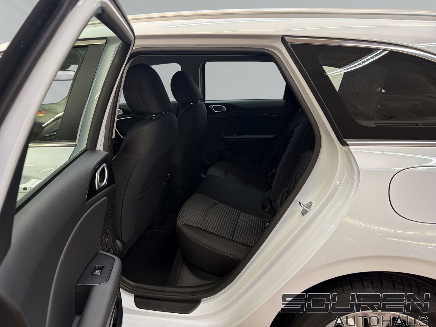 Fahrzeugabbildung Kia Ceed_sw 1.5 T-GDI Ultimate Edition NAVI+KEYLESS+