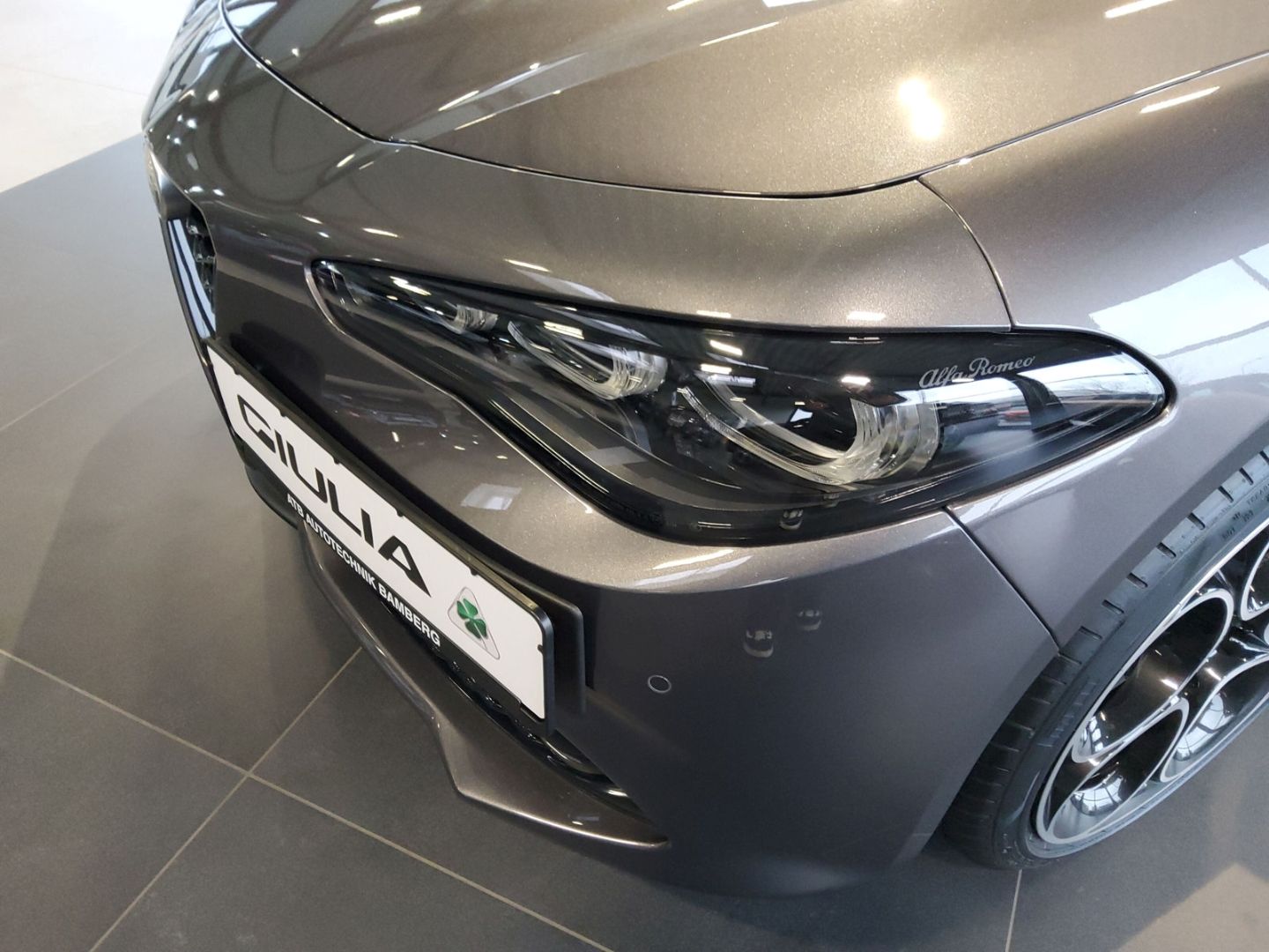 Fahrzeugabbildung Alfa Romeo Giulia Veloce 280PS Benzin Allrad Tech Paket