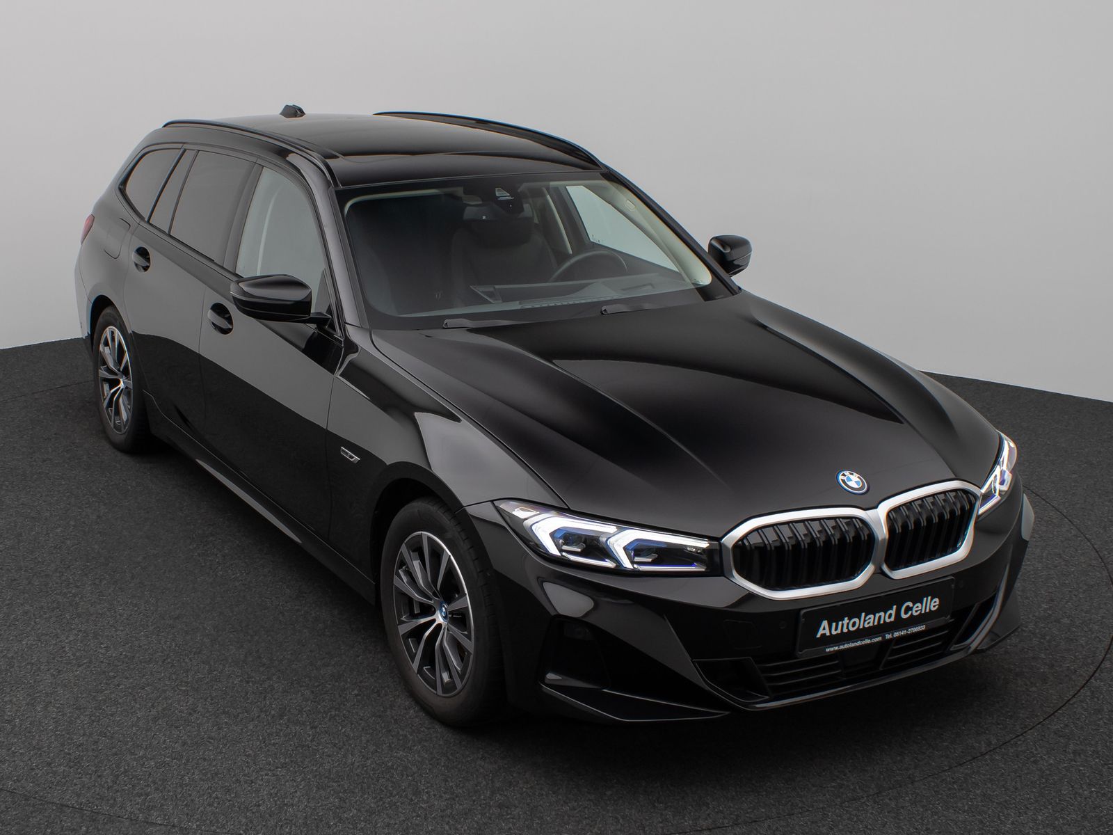 Fahrzeugabbildung BMW 330e Panorama Kamera HUD DAB HiFi Leder Sport