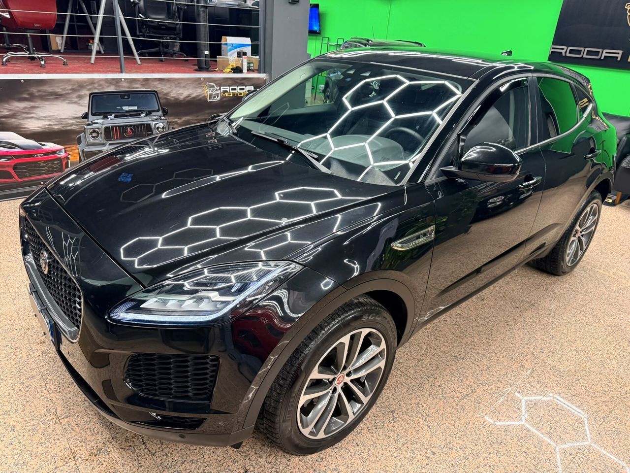 Jaguar E-Pace 2.0D 150 CV AWD R-Dynamic S imagem 3