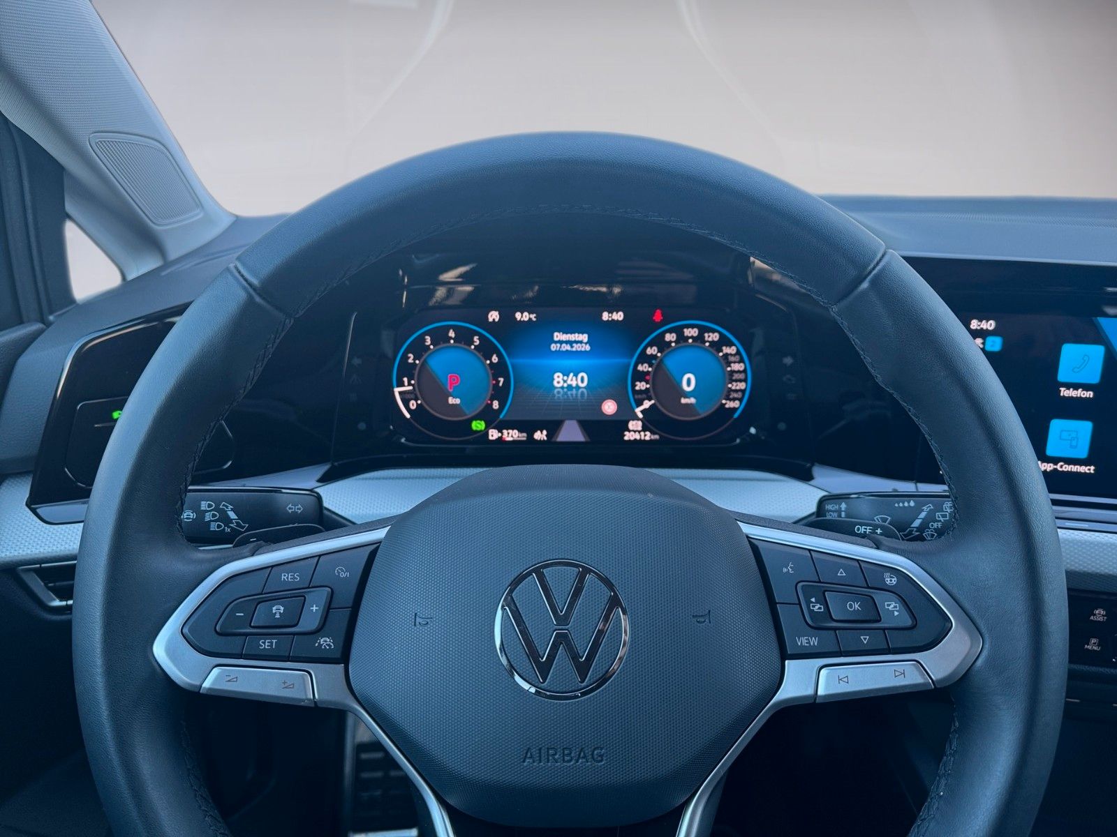 Fahrzeugabbildung Volkswagen Golf VIII Lim. Move 1.5 eTSI
