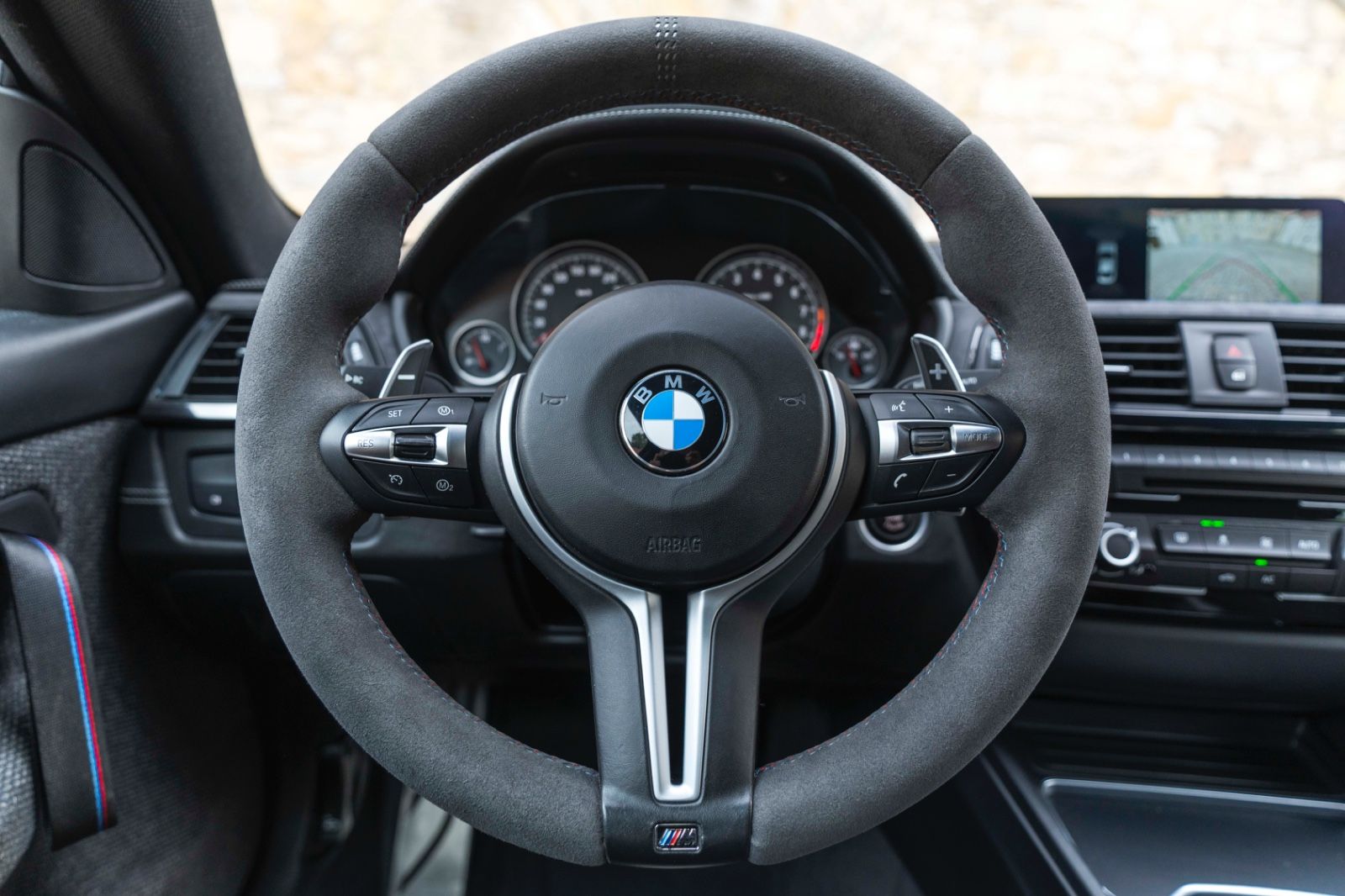 Fahrzeugabbildung BMW M4 CS Head UP LED NAV KAM PDC DKG