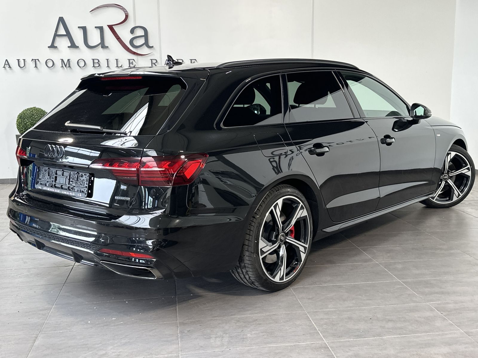 Fahrzeugabbildung Audi A4 Avant 45 TFSI Qu S-Line Black NAV+MATRIX+ACC