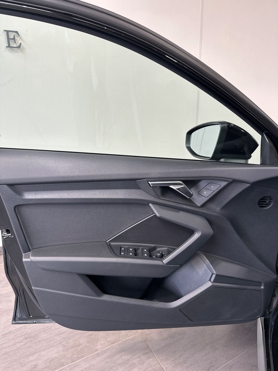 Fahrzeugabbildung Audi A3 Limousine 35 TDI S-Line NAV+LED+STHZ+18ZO+VC
